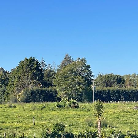 Cotman Cottage On Coatesville Kumeu Exterior photo