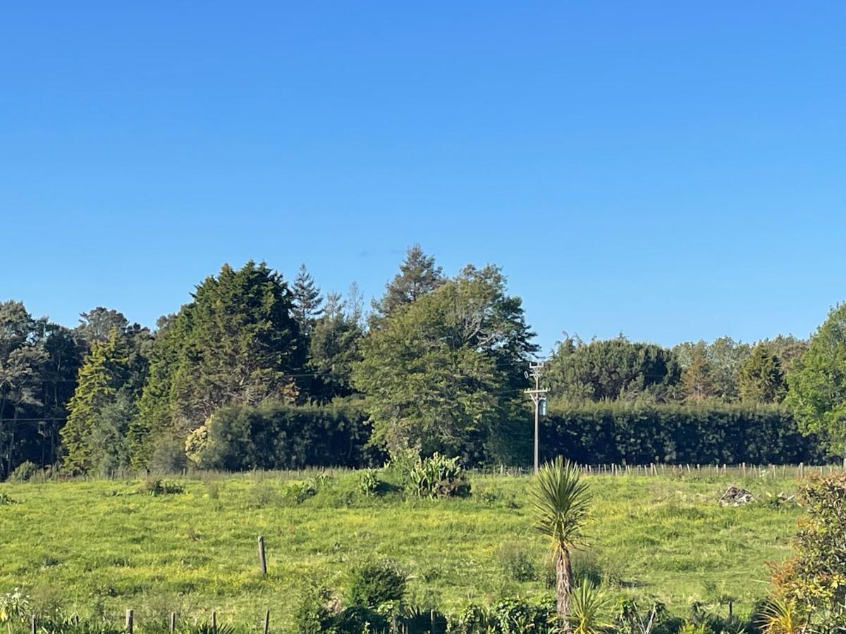 Cotman Cottage On Coatesville Kumeu Exterior photo